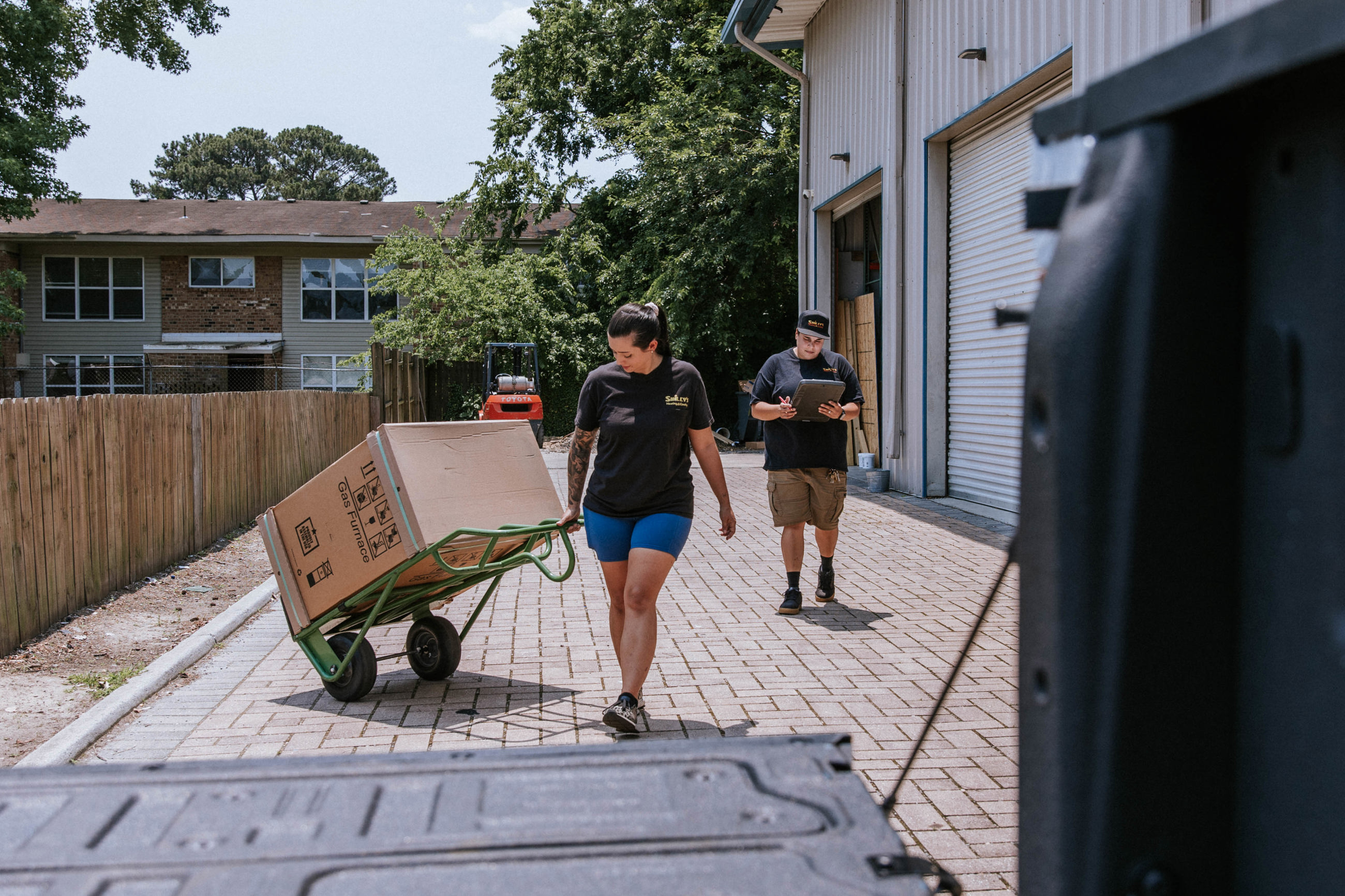 Moving unit warehouse